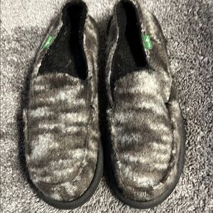 Sanuk Gray /brown/tan Fuzzy Slip-On Shoes